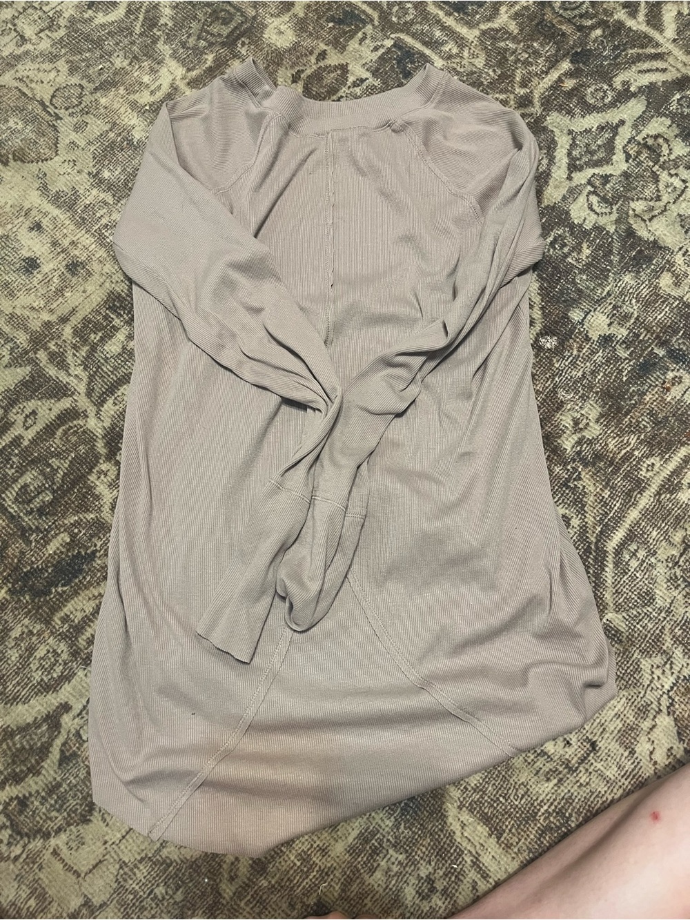 Women's Long-Sleeve Relaxed Knit Top in Light Taupe